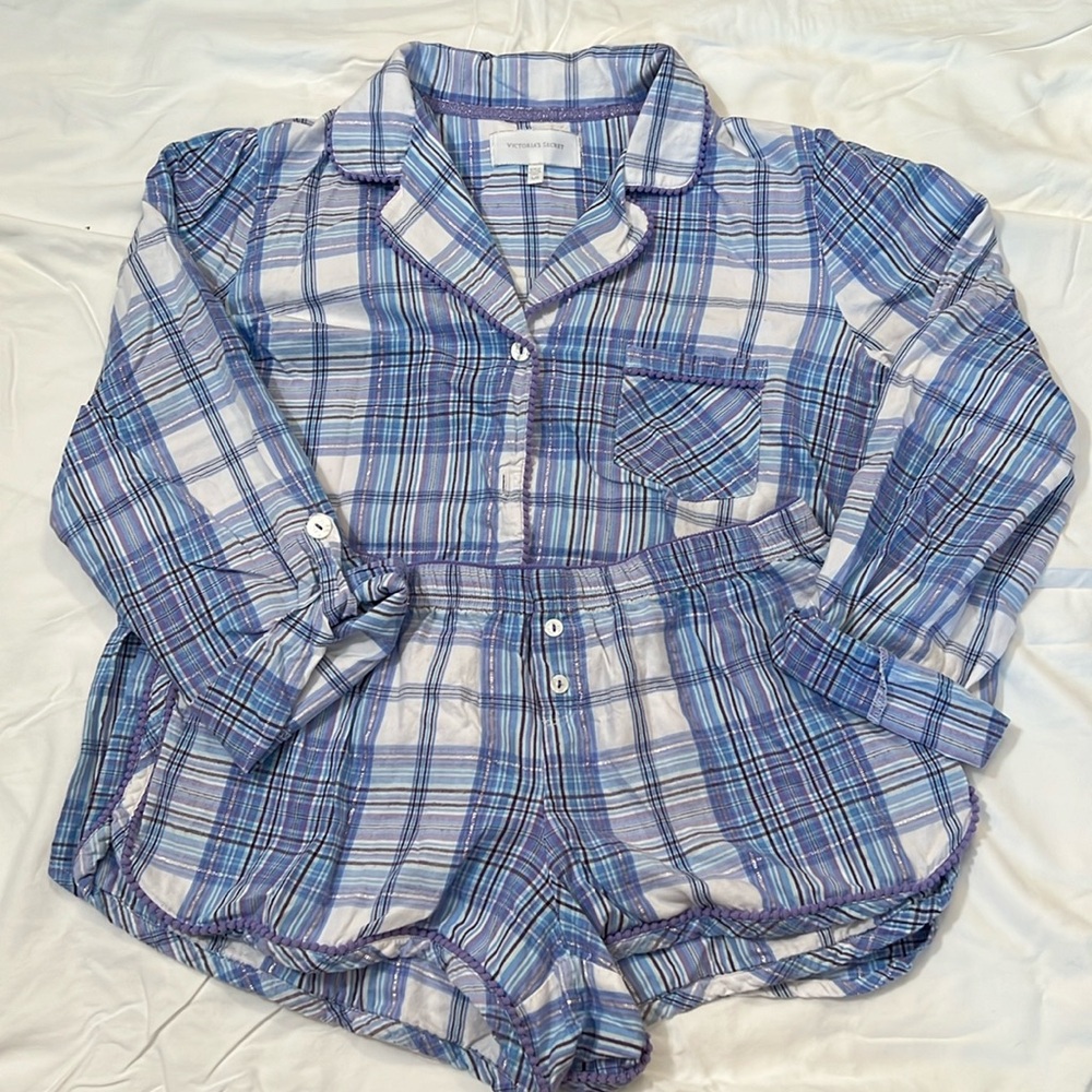 VS 3/4 sleeve and shorts flannel set with Pom detailing.